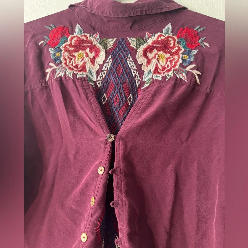 Johnny Was Silk Floral Shirt w/ button dart embellished back - size L Fabulous - Picture 7 of 13